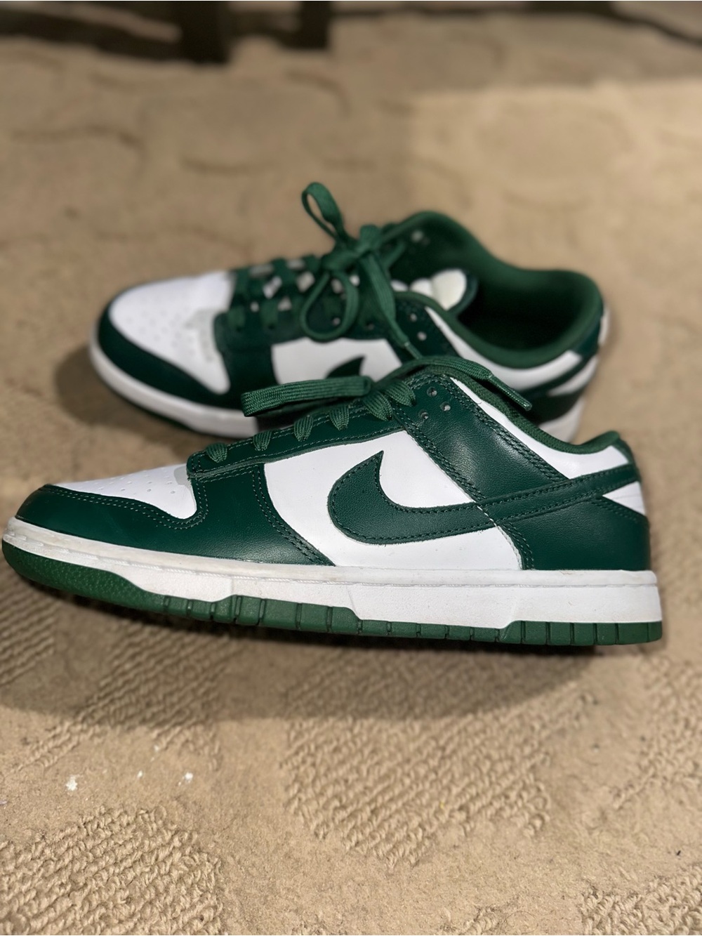 Nike Kids Low-Top Sneakers in White and Dark Green